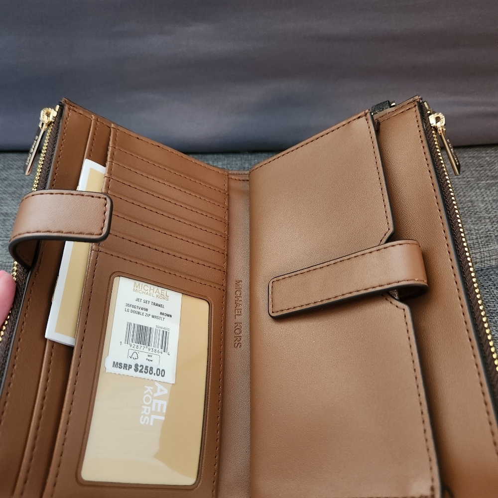 Michael Kors Brown Wristlet Wallet NWOT - Picture 3 of 5